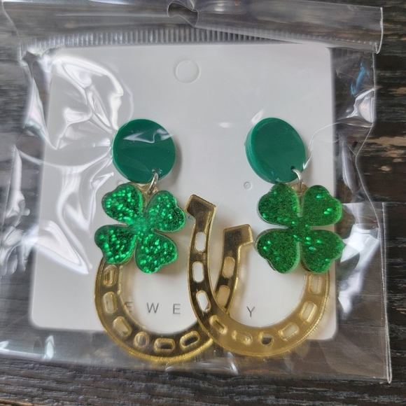 Shamrock and Horseshoe Earrings - Picture 1 of 1